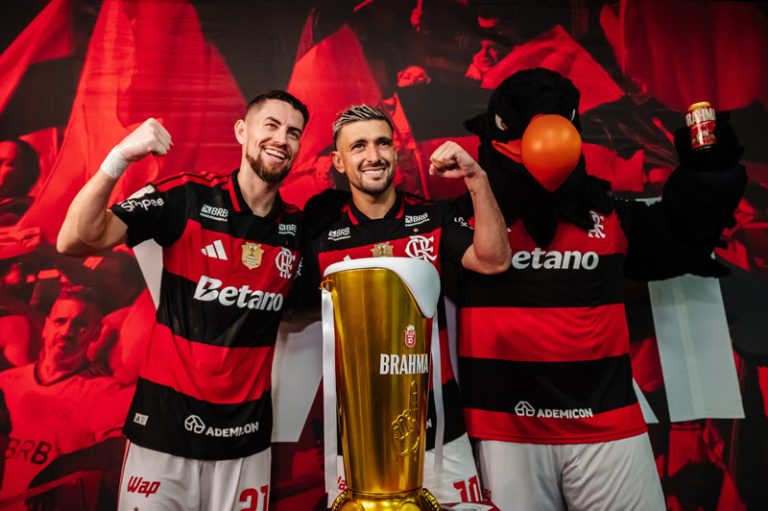 Flamengo emplaca cinco vitórias e Brahma paga promessa à torcida