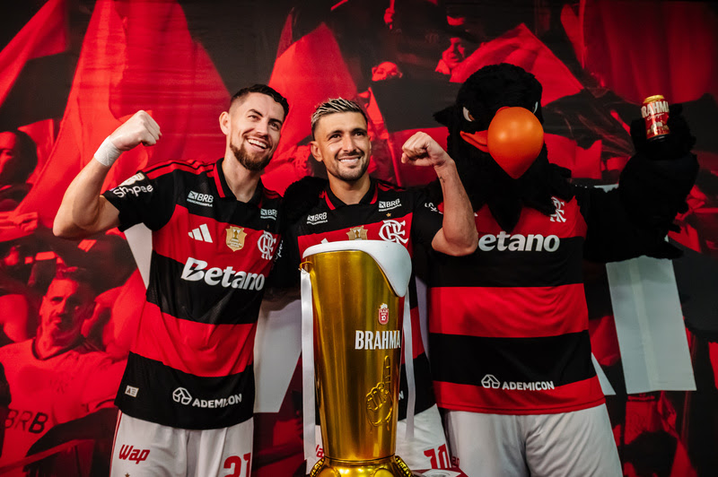 Flamengo emplaca cinco vitórias e Brahma paga promessa à torcida