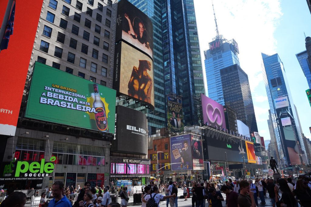 Pitú leva cachaça à Times Square em ação de OOH