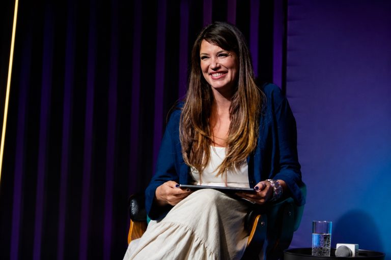 Bia Ambrogi, presidente da APRO+SOM: “Precisamos fazer o mercado reconhecer o valor econômico da produção sonora.”