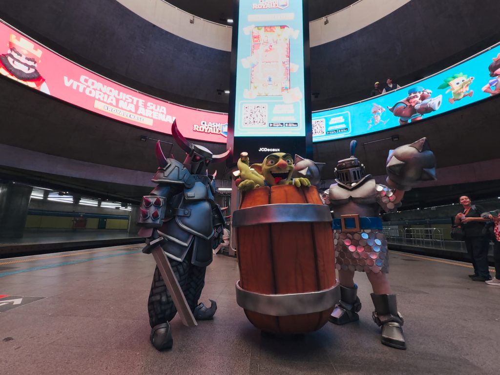 Clash Royale transforma estação Sé em arena de mídia e eSports
