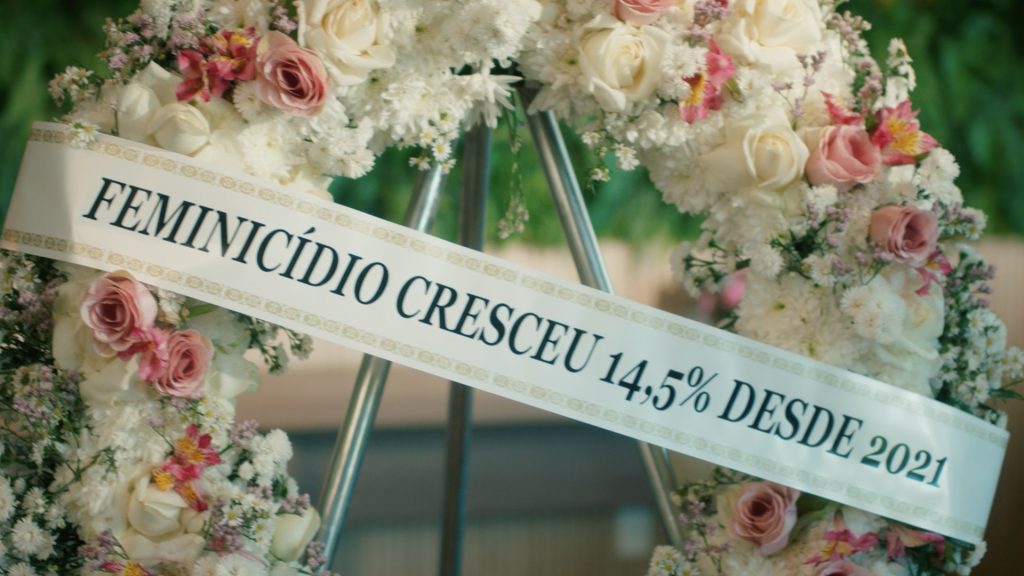Filadélfia cria “Cemitério de Mulheres” para transformar choque em alerta contra o feminicídio